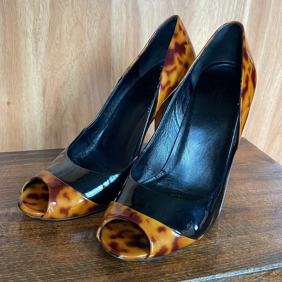 Gucci Vernice Tartaruga Peep Toe Animal Print Black Pump Heels, Size 8.5B - Picture 2 of 16